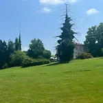 Charming In Private Park Near Crystal-clear Monate Апартаменты