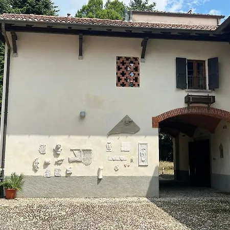 Апартаменты Charming In Private Park Near Crystal-clear Monate