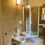 Charming In Private Park Near Crystal-clear Monate شقة Travedona