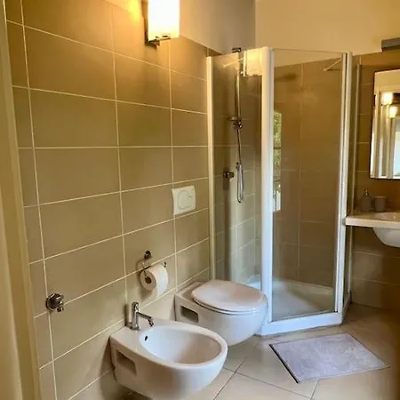 Charming In Private Park Near Crystal-clear Monate Apartament Travedona