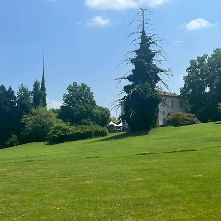 Charming In Private Park Near Crystal-clear Monate Apartman