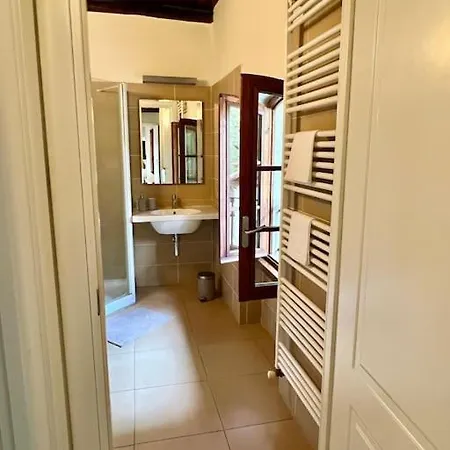 Charming In Private Park Near Crystal-clear Monate Apartman *