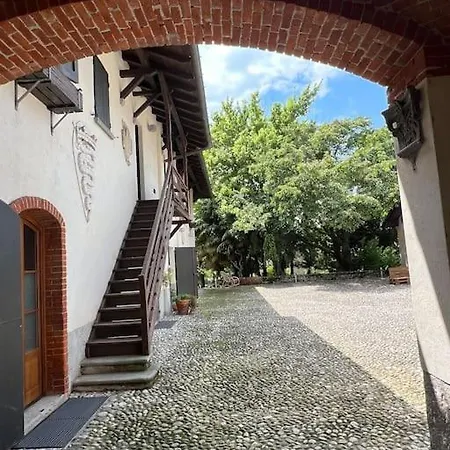 Apartament Charming In Private Park Near Crystal-clear Monate