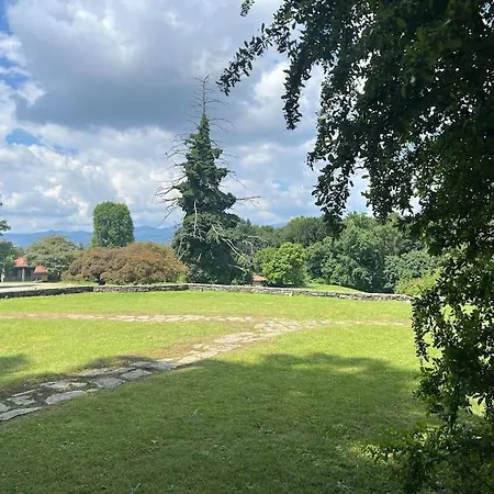 Apartament Charming In Private Park Near Crystal-clear Monate