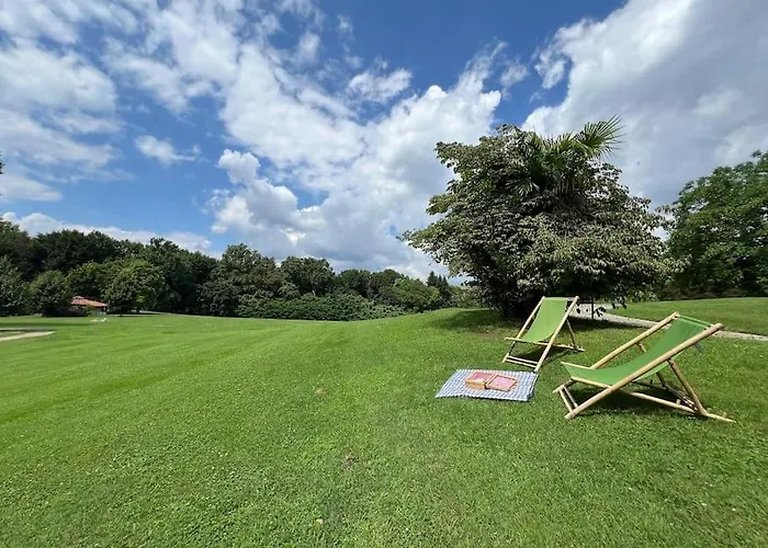 Charming In Private Park Near Crystal-clear Monate Travedona