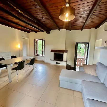 Charming In Private Park Near Crystal-clear Monate Travedona