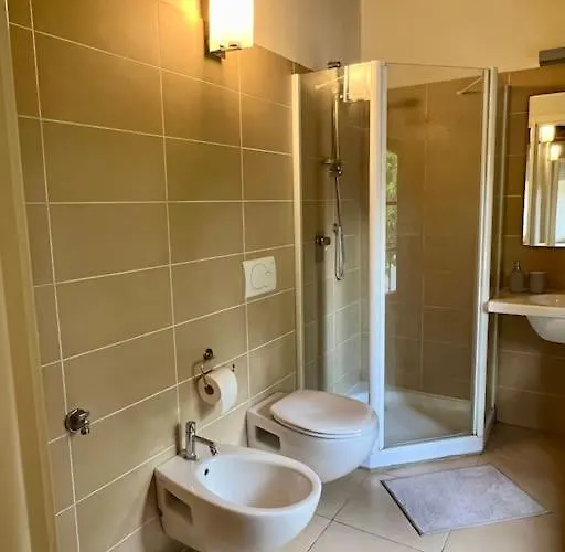 Charming In Private Park Near Crystal-clear Monate Appartamento Travedona