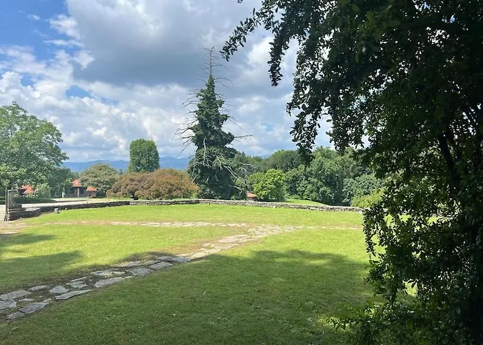 Appartamento Charming In Private Park Near Crystal-clear Monate